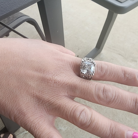 Elegant Silpada Up Town Ring with Clear Gemstone - Picture 7 of 8